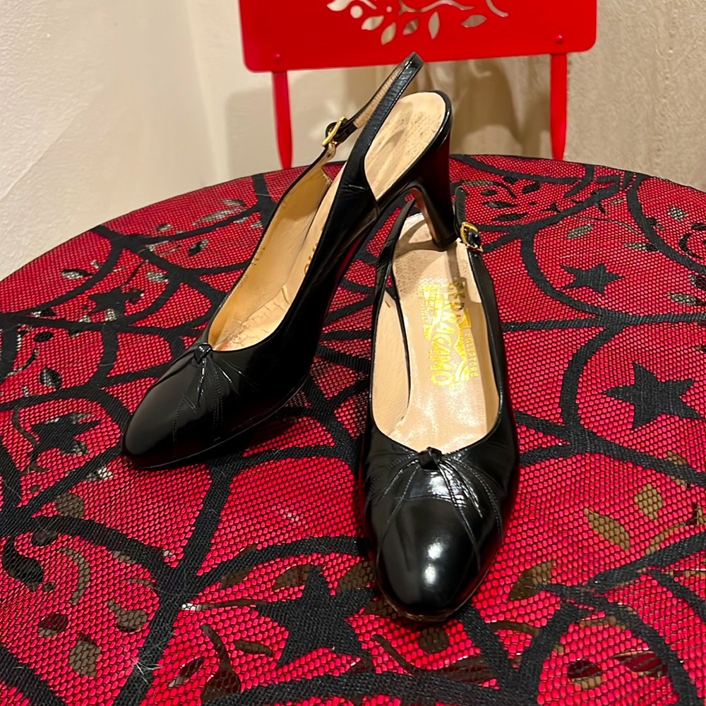 FERRAGAMO genuine vintage sling back pumps